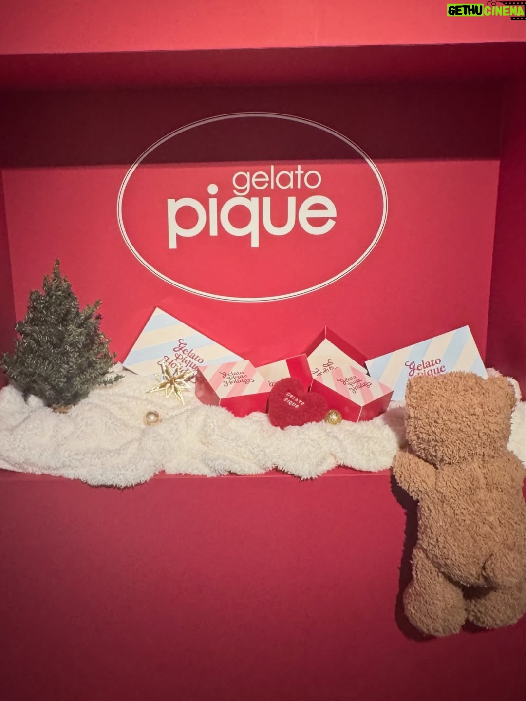 Haruka Shimazaki - 11.5K Likes - 今年もやってきた🦌💫
GELATO PIQUE CHRISTMAS GIFT MARKET 2025🎄
11月22日(土)から12月7日(日)まで表参道ヒルズで開催するよ！
ピケベアの雪だるまかわいい〜⛄️

@gelatopique_official 
#gelatopique #ジェラートピケ 
#gelatopiquechristmasgiftmarket2025 
#ジェラートピケクリスマスギフトマーケット2025
#クリスマスマーケット
