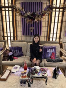 Haruka Shimazaki Instagram - 母とANNA SUIのアフタヌーンティー🫖💜
🎀のANNA SUIのリングは母のおさがり

@annasui @stringsomotesandoh
#アナスイ #アナスイアフタヌーンティー
#ザストリングス表参道 #アフタヌーンティー