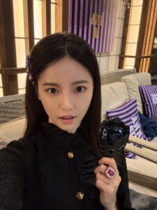 Haruka Shimazaki Instagram - 母とANNA SUIのアフタヌーンティー🫖💜
🎀のANNA SUIのリングは母のおさがり

@annasui @stringsomotesandoh
#アナスイ #アナスイアフタヌーンティー
#ザストリングス表参道 #アフタヌーンティー