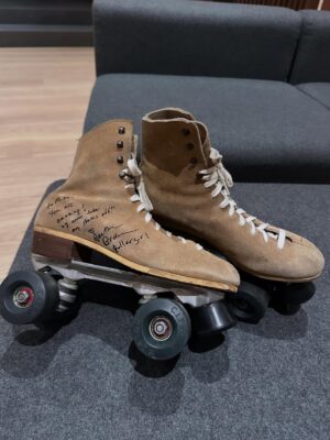 Heather Graham Instagram - I’m so excited I got to work with @flanaganfilm and the talented cast and crew on @stephenking’s Carrie🩸for @primevideo .
And @flanaganfilm has the original Rollergirl rollerskates from Boogie Nights!!!
So I was reunited with my Rollergirl skates as you can see in these photos. Good memories… 🛼🛼💕
We shot the Carrie tv series in Vancouver. Have you been? I think it’s one of the most beautiful cities. I’m obsessed with the bike path in Stanley Park. 🚲🍁
The food there is good…
🍁❤️🍣🚲🇨🇦✨🌈🛼
#vancouver #carrie #boogienights #rollergirl #bike #bikegirl #bikeride #stanleypark