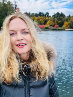Heather Graham Instagram - I’m so excited I got to work with @flanaganfilm and the talented cast and crew on @stephenking’s Carrie🩸for @primevideo .
And @flanaganfilm has the original Rollergirl rollerskates from Boogie Nights!!!
So I was reunited with my Rollergirl skates as you can see in these photos. Good memories… 🛼🛼💕
We shot the Carrie tv series in Vancouver. Have you been? I think it’s one of the most beautiful cities. I’m obsessed with the bike path in Stanley Park. 🚲🍁
The food there is good…
🍁❤️🍣🚲🇨🇦✨🌈🛼
#vancouver #carrie #boogienights #rollergirl #bike #bikegirl #bikeride #stanleypark