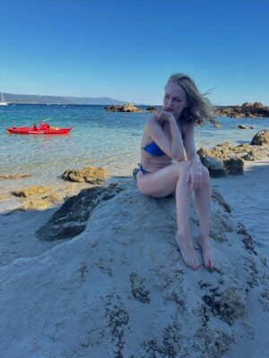 Heather Graham Instagram - Got to explore beautiful Sardinia with my friend @debrajfisher. ❤️💃🏼💃🏻💫
@janeseymour came along for part of our adventure. I admire her long career and her #joiedevivre.
How the hell does she look so good? I’m asking for her secrets.✨
The sea is so beautiful and the food is so good. I discovered #culurgiones…
❤️💃🏼💃🏻💃🏻🇮🇹🌊🌞✨
#sardinia #sardegna #cagliari #alghero #pula #villasimius