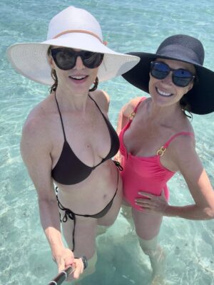 Heather Graham Instagram - Got to explore beautiful Sardinia with my friend @debrajfisher. ❤️💃🏼💃🏻💫
@janeseymour came along for part of our adventure. I admire her long career and her #joiedevivre.
How the hell does she look so good? I’m asking for her secrets.✨
The sea is so beautiful and the food is so good. I discovered #culurgiones…
❤️💃🏼💃🏻💃🏻🇮🇹🌊🌞✨
#sardinia #sardegna #cagliari #alghero #pula #villasimius