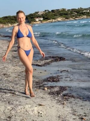 Heather Graham Instagram - Got to explore beautiful Sardinia with my friend @debrajfisher. ❤️💃🏼💃🏻💫
@janeseymour came along for part of our adventure. I admire her long career and her #joiedevivre.
How the hell does she look so good? I’m asking for her secrets.✨
The sea is so beautiful and the food is so good. I discovered #culurgiones…
❤️💃🏼💃🏻💃🏻🇮🇹🌊🌞✨
#sardinia #sardegna #cagliari #alghero #pula #villasimius