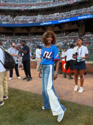 Heather Headley Instagram - They took me out to the #ballgame! And what a night! 
I had the great honor to sing our #nationalanthem for the #mlb #homerunderby tonight…and get to witness the best of athletes doing what they do best! 
#homerun @mlb @truistpark #allstar #baseball
