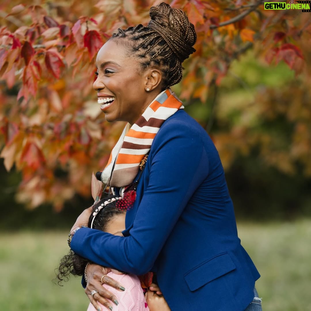 Heather Headley - 7.4K Likes - I’m so #grateful for #laughter, #life, #love, and little girls (AND big boys 😉) who somehow always know how to make your day better in a moment. 
Photo by: @mlindsayshuptar #thanksgiving  #mommydays