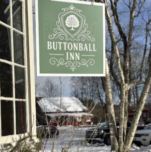 Heather Thomson Instagram - ✨🎉 Wishing you a little sparkle and a Happy Holiday week from ButtonBall! 

As we toast the season and look toward the New Year we’re filled with excitement for what’s ahead—new moments, new music, and new memories. 🥂🌟 

Cheers to a bright and beautiful 2026!

Wishing you a joyful holiday week! 

#ButtonBallInn #HolidayCheers #NewYearEnergy
#ButtonBall #HolidayJoy #CheersTo2026 
#dontbesolastyear
#BrightDaysAhead  #happyholidays