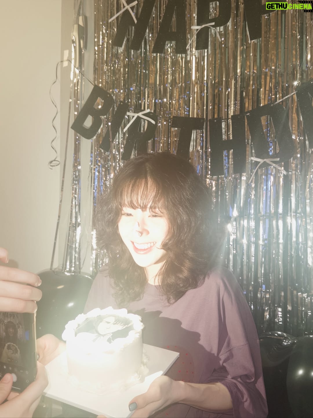 HeeJin - 131.6K Likes - 나는 암모래도 넘모 햄복한 살암
