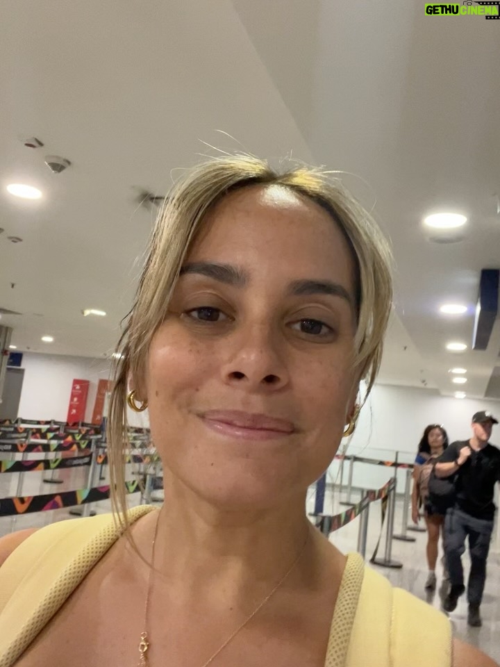 Helena Isabel Patricio - 2K Likes - 2025 foi um ano incrivelmente alucinante!

•Terminei uma “Ralação”!

•Parti um dente da frente 😂

•Vivi entre Portugal e o brasil 🇧🇷 

•Sobrevivi a um apagão!

•Passei o dia mais especial do ano com crianças de uma comunidade ❤️

•Abri o meu primeiro negócio!

•Abracei um novo projeto na @cmtvoficial 

•Vivi um romance de 8 horas 😂

•Casei uma amiga de Infância 🩷

•Casei um amigo de faculdade 🩵

•Canonizei os meus cães 

•Desfiz me de coisas materiais que não me acrescentavam absolutamente nada!

•Não beijei na boca tanto quanto queria..!

Dezembro já nem cabe na Drive! 😅

E com os meus amigos de sempre ao meu lado, verdadeiramente merecedores de um subsídio de assistência 24/7!

Viver é incrivelmente bom!