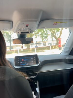 Helena Isabel Patricio Instagram - 2025 foi um ano incrivelmente alucinante!
•Terminei uma “Ralação”!
•Parti um dente da frente 😂
•Vivi entre Portugal e o brasil 🇧🇷
•Sobrevivi a um apagão!
•Passei o dia mais especial do ano com crianças de uma comunidade ❤️
•Abri o meu primeiro negócio!
•Abracei um novo projeto na @cmtvoficial
•Vivi um romance de 8 horas 😂
•Casei uma amiga de Infância 🩷
•Casei um amigo de faculdade 🩵
•Canonizei os meus cães
•Desfiz me de coisas materiais que não me acrescentavam absolutamente nada!
•Não beijei na boca tanto quanto queria..!
Dezembro já nem cabe na Drive! 😅
E com os meus amigos de sempre ao meu lado, verdadeiramente merecedores de um subsídio de assistência 24/7!
Viver é incrivelmente bom!