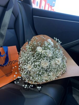 Helena Isabel Patricio Instagram - Oh sweet June 💕
1 - Não escolham lookinhos que amarrotam facilmente para uma boda!
Muito menos o escolham a 2 h do casamento 😂
2 - Sintam-se bonitas 🌷
3 - Casei uma amiga de infância 💝
4 - Narrativa de um término!
5 - Lugar cativo no office all week!
6 - Fui à Avenida ver das modas!
7 - Deus abriu-me uma janela 🪄
8 - Espécime de Labubu L.V ao preço de um rim!
9 e 10 - Filhas queridas ❤️ 🐶
10 - Beautiful jewels from 🇧🇷
11 - Living this soundtrack .