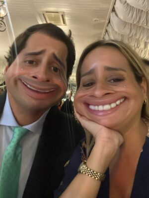 Helena Isabel Patricio Instagram - Casei um amigo.
Um ser gentil e generoso que a vida me deu.
Conhecemo-nos na universidade em 2009 e mantemos a nossa amizade até hoje.
Espero que a vida te sorria.
🌷