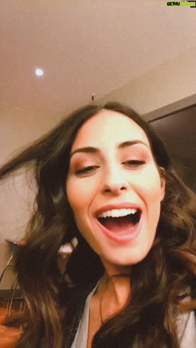 Hiba Tawaji - 6.9K Likes - whistle notes kind of day 🎵🙃

#hibatawaji #هبه_طوجي