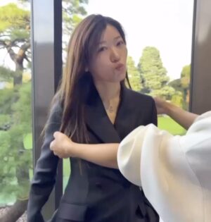 Hiccorohee Instagram - GQ MEN OF THE YEAR 2025
東京03の角田さんと共にMCを務めさせていただきました

受賞されたみなさん、おめでとうございます！
そしてご覧くださったみなさん、ありがとうございました！

今年を彩った皆さんをお迎えして、まさに今年の顔の祭典
自分が受賞させていただいた時のことも思い出したりなんてして
また今回こういう形でGMOTYに携わらせていただけて光栄でした

お問い合わせをたくさんいただいたスーツは @gucci さん
今回、スーツ、ハイヒール、ジュエリーと衣装スポンサードしてくださりました
わしみたいなもんがすみません。それから本当に申し訳ありませんでした。(詳しくはラジオで…)

GQ JAPAN のYouTubeで授賞式、授賞パーティーの様子がご覧いただけます
ぜひご覧ください！

#gqmenoftheyear2025
@gqjapan @gq