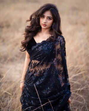 Hima Bindhu Instagram - Stylist & shoot curator @nirmala__fashion_stylist 

Makeup artist @sathyamakeupartistry_ 

Photogapher @xposurestudio.in 

Saree @up.style_23 

Jewllery @gold_copy1486

Blouse @f2f_designerboutique

Assistant stylist @stylingbyajay