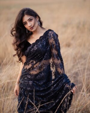 Hima Bindhu Instagram - Stylist & shoot curator @nirmala__fashion_stylist 

Makeup artist @sathyamakeupartistry_ 

Photogapher @xposurestudio.in 

Saree @up.style_23 

Jewllery @gold_copy1486

Blouse @f2f_designerboutique

Assistant stylist @stylingbyajay