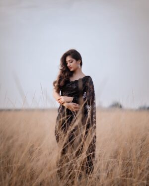 Hima Bindhu Instagram - Stylist & shoot curator @nirmala__fashion_stylist 

Makeup artist @sathyamakeupartistry_ 

Photogapher @xposurestudio.in 

Saree @up.style_23 

Jewllery @gold_copy1486

Blouse @f2f_designerboutique

Assistant stylist @stylingbyajay