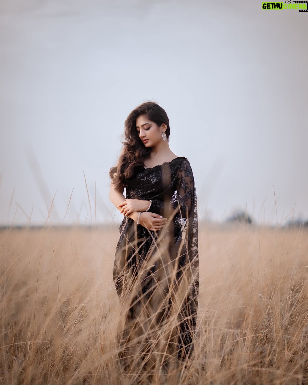 Hima Bindhu - 33.3K Likes - Stylist & shoot curator @nirmala__fashion_stylist 

Makeup artist @sathyamakeupartistry_ 

Photogapher @xposurestudio.in 

Saree @up.style_23 

Jewllery @gold_copy1486

Blouse @f2f_designerboutique

Assistant stylist @stylingbyajay