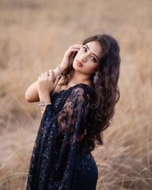 Hima Bindhu Instagram - Stylist & shoot curator @nirmala__fashion_stylist 

Makeup artist @sathyamakeupartistry_ 

Photogapher @xposurestudio.in 

Saree @up.style_23 

Jewllery @gold_copy1486

Blouse @f2f_designerboutique

Assistant stylist @stylingbyajay