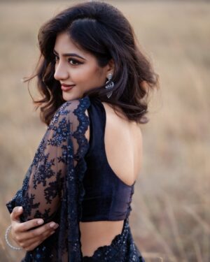 Hima Bindhu Instagram - Stylist & shoot curator @nirmala__fashion_stylist 

Makeup artist @sathyamakeupartistry_ 

Photogapher @xposurestudio.in 

Saree @up.style_23 

Jewllery @gold_copy1486

Blouse @f2f_designerboutique

Assistant stylist @stylingbyajay