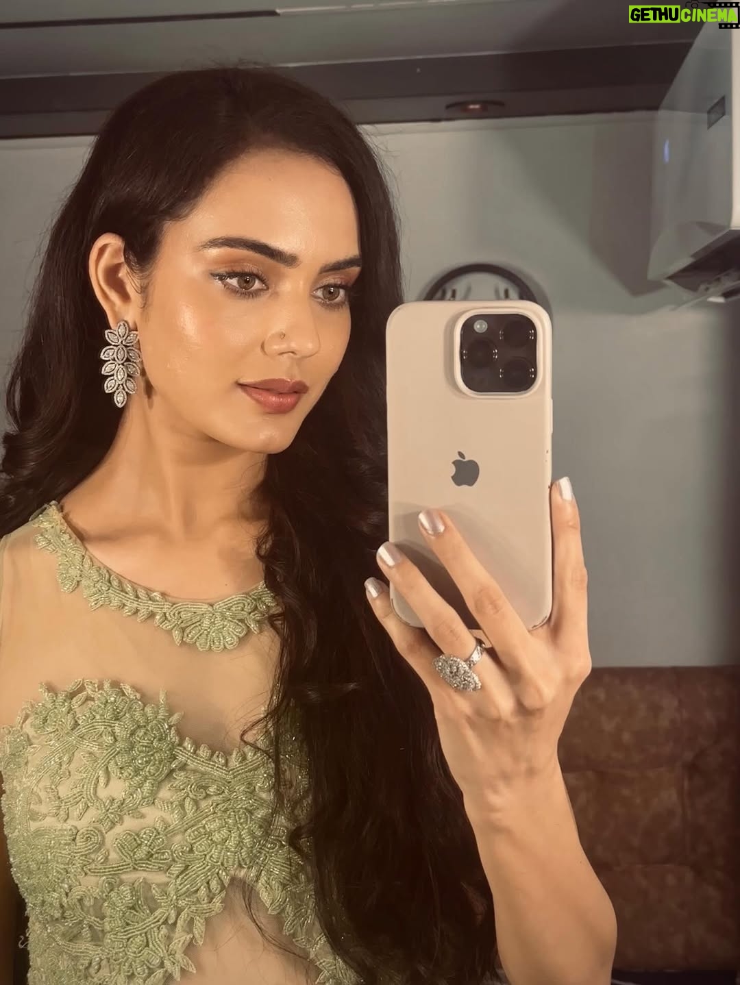 Himanshi Parashar - 35.6K Likes - A little surprise @7:30 pm @starplus 🫶🏻
#shehzaadihaitudilki 🤗