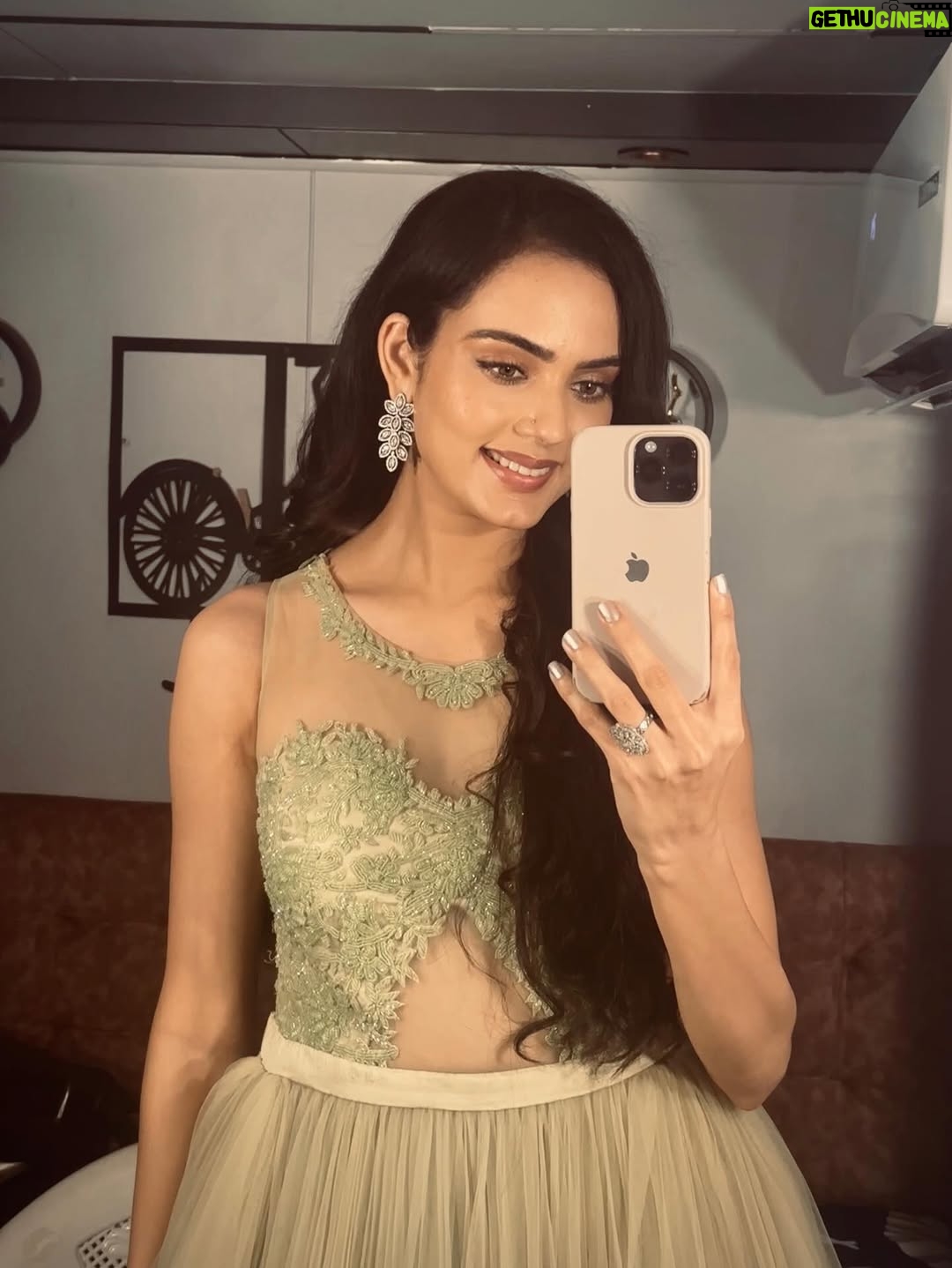 Himanshi Parashar - 35.6K Likes - A little surprise @7:30 pm @starplus 🫶🏻
#shehzaadihaitudilki 🤗