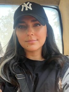 Hoda Zeinolabedin Instagram - او 
هرگز زيبا به نظر نمي رسيد،
او شبيه به هنر بود، 
و هنر
قرار نبود زيبا به نظر برسد،
قرار بود 
احساسي را 
در شما ايجاد كند،
اما….