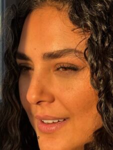 Hoda Zeinolabedin Instagram - تو یه کتابی خوندم
شما به بخشیدن ادما ادامه میدین
تا جایی که دیگه دوستشون ندارین 
و‌ چقدر خیلی از ماها اینو حسش کردیم .