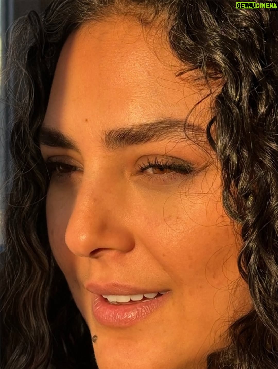 Hoda Zeinolabedin - 177.5K Likes - تو یه کتابی خوندم
شما به بخشیدن ادما ادامه میدین
تا جایی که دیگه دوستشون ندارین 
و‌ چقدر خیلی از ماها اینو حسش کردیم .