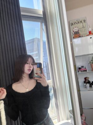Hong Ji-yoon Instagram - 단발도 잘가구