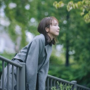 Honoka Matsumoto Instagram - 🥳

@eiga.natalie 
photo @junichi_shimizu1978 
styling @ami_michihata 
hair&make-up #izumiomagari

#未公開カット