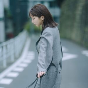 Honoka Matsumoto Instagram - 🥳

@eiga.natalie 
photo @junichi_shimizu1978 
styling @ami_michihata 
hair&make-up #izumiomagari

#未公開カット