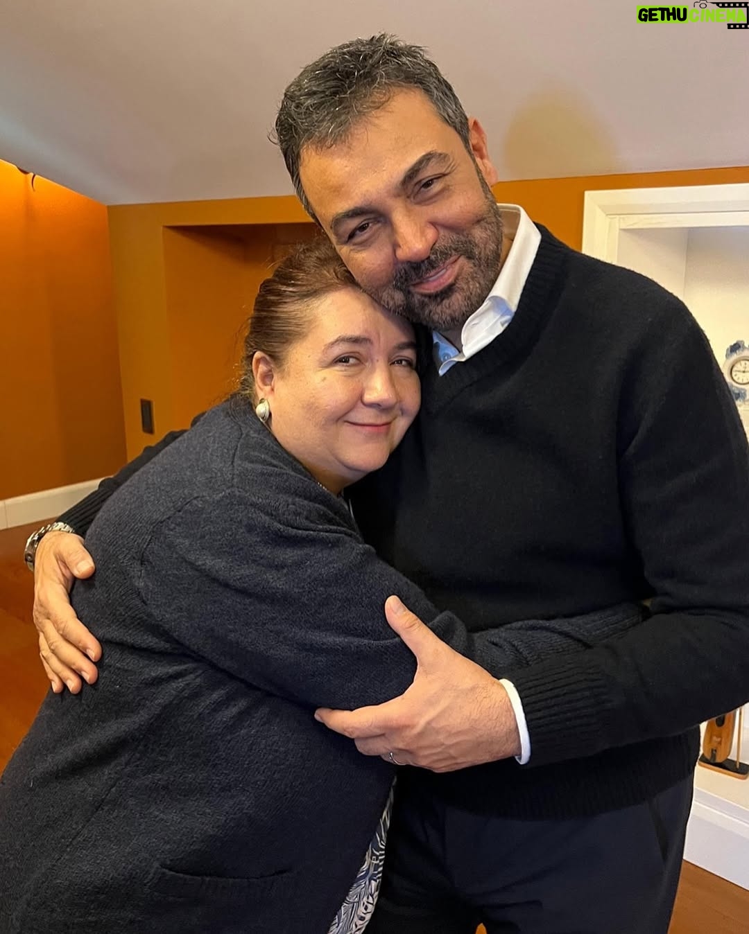 Hülya Duyar - 11.6K Likes - @saruhan_hunel Karagül dizimizden sonra seninle yine bir arada olmak muhteşemdi 🙏 #iyikivarsin #sevgi̇ #mutluluk #dostluk  @kirpimedya_