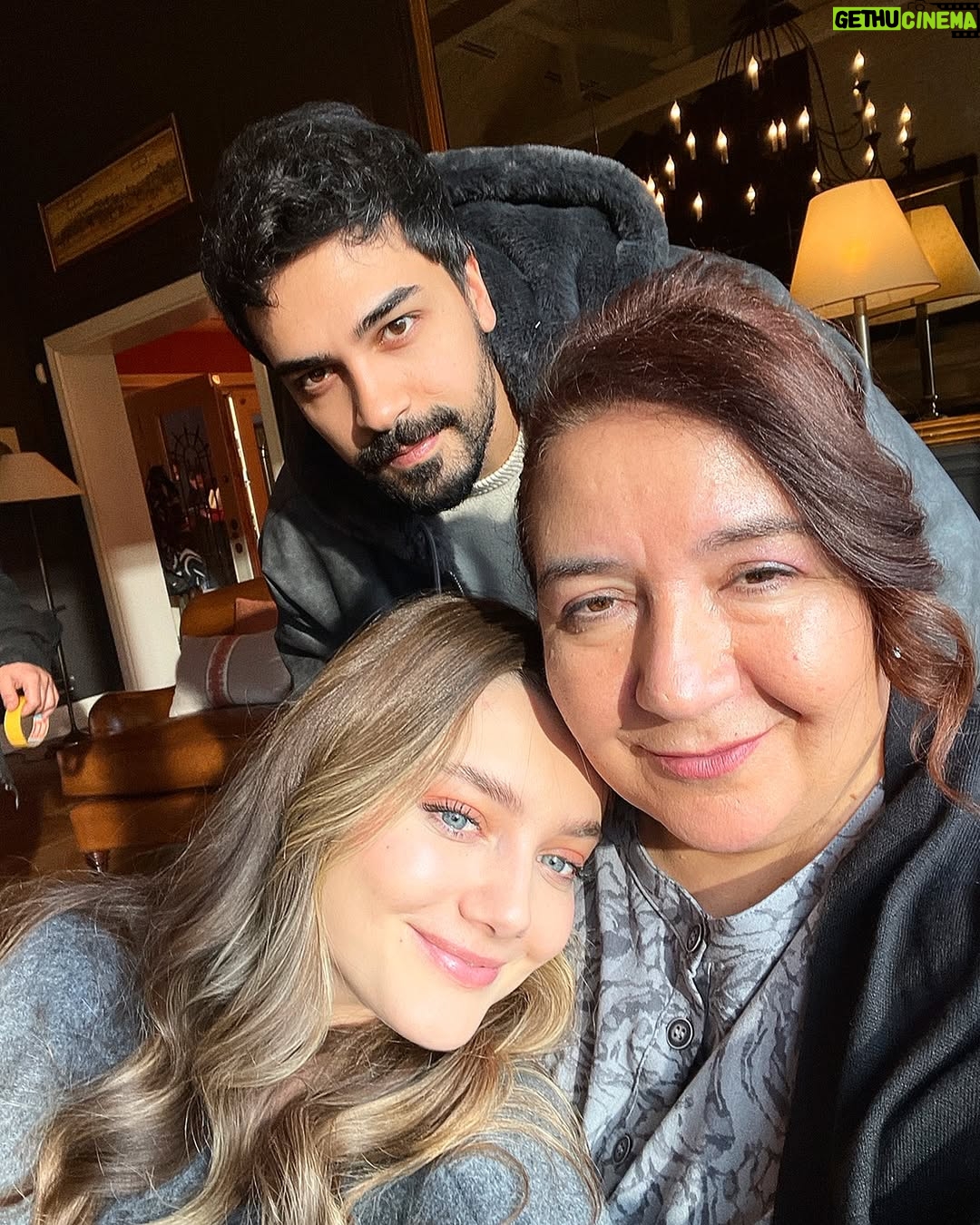 Hülya Duyar - 3.4K Likes - @esilaumut07  @oktayekinci_  #evlatlarım ♥️🫠🧿🙏🎶 @kirpimedya_  @sedat1kahraman ♥️🙏 #dikeydizi 🥹😋😀⭐️