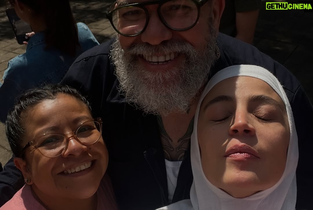 Ilse Salas - 6.7K Likes - Nos costó unos 6 años, muchas risas, lágrimas, discusiones, silencios, lecturas, locura,peleas, insomnio y un infinito “confiemos confiemos” .Imaginamos una ruta  y con quién andar y cada vez que alguien más se sumaba al viaje el sueño se hacía más
poderoso y más real. #LaLiberación 
Mis amigas, mis maestras, mis colegas …  siempre: GRACIAS.