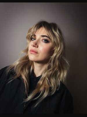 Imogen Poots Instagram - Headin out to @britishfilminstitute southbank to talk w Mr Kermode w Brett and Will about our movie #allofyou out now on @appletv 🎀

@justinejenkins 
@halleybrisker