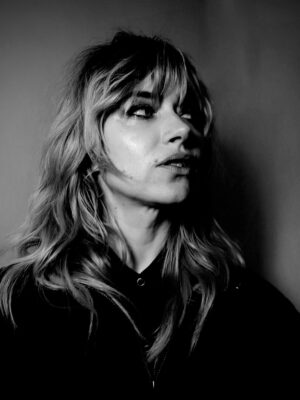 Imogen Poots Instagram - Headin out to @britishfilminstitute southbank to talk w Mr Kermode w Brett and Will about our movie #allofyou out now on @appletv 🎀

@justinejenkins 
@halleybrisker