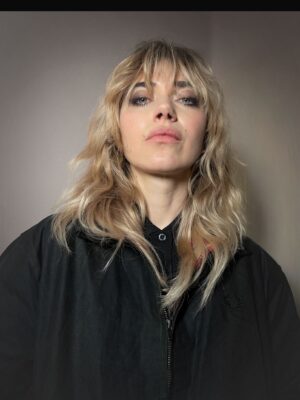 Imogen Poots Instagram - Headin out to @britishfilminstitute southbank to talk w Mr Kermode w Brett and Will about our movie #allofyou out now on @appletv 🎀

@justinejenkins 
@halleybrisker