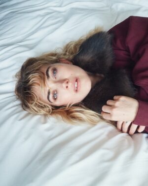 Imogen Poots Instagram - Kristen Stewart spent years trying to get her directorial debut, “The Chronology of Water” off the ground. When she met Imogen Poots, something clicked.

For the digital cover of i-D, the duo talk through their friendship, upcoming film, inspirations, and more.

See the story at the link in bio.

Written by @ariel_lebeau
Photography by @morgan.maher
Styling by @esthermatillaoubina
Imogen Hair Stylist @hairbyjohnd
Imogen Makeup Artist @missjobaker
Kristen Hair Stylist @hairbyadir
Kristen Makeup Artist @storyofmailife
Nail Technician @eriishizu 
Production @themorrisongroup
Location @lermitagebh