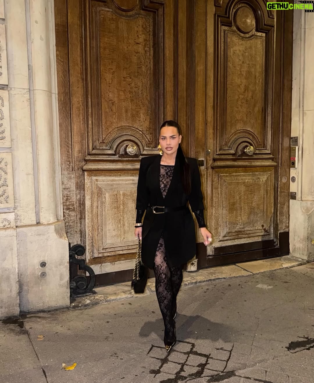 Inès Lee - 509 Likes - PVRIS BY NIGHT ✨ #fashionblogger#inspioutfit#parisbynight#fashionista