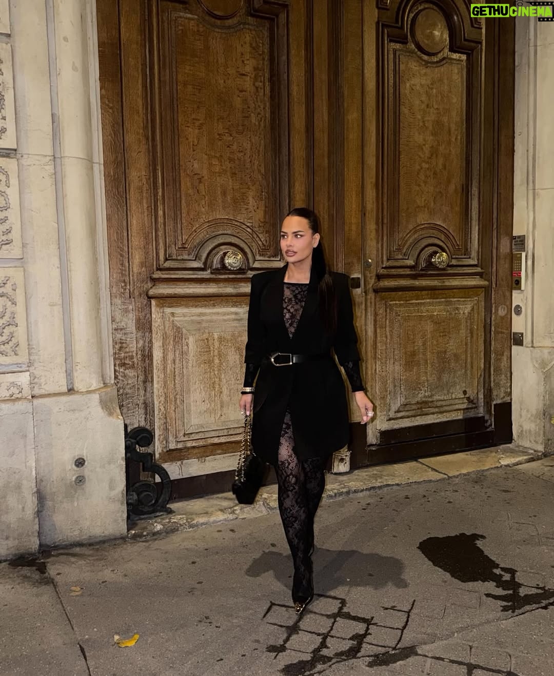 Inès Lee - 509 Likes - PVRIS BY NIGHT ✨ #fashionblogger#inspioutfit#parisbynight#fashionista