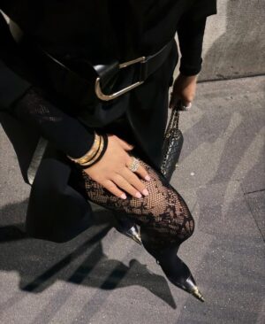 Inès Lee Instagram - PVRIS BY NIGHT ✨ #fashionblogger#inspioutfit#parisbynight#fashionista