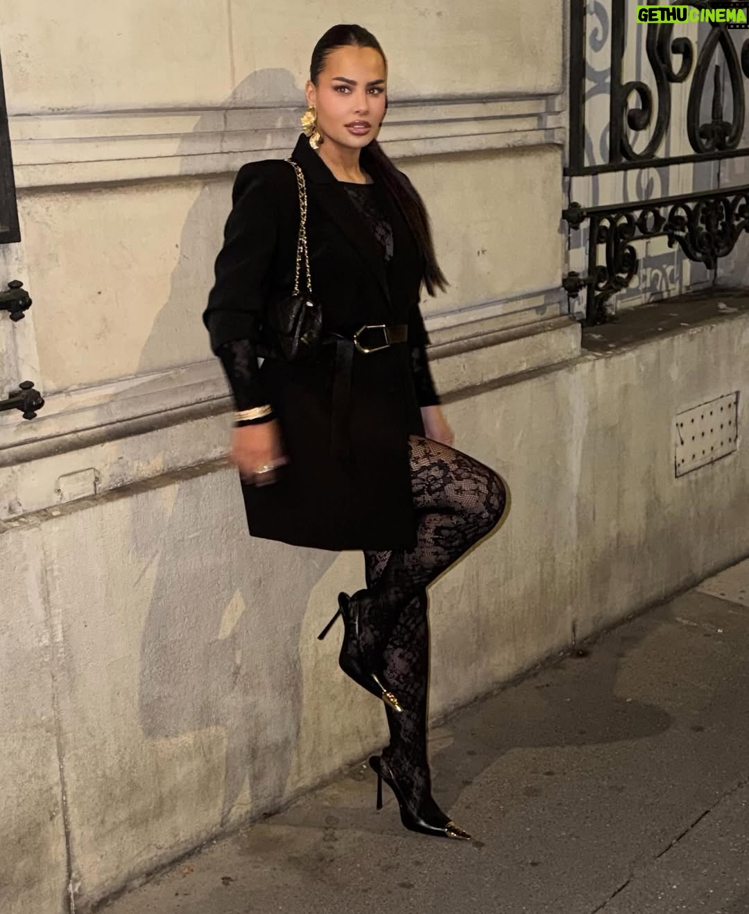 Inès Lee - 509 Likes - PVRIS BY NIGHT ✨ #fashionblogger#inspioutfit#parisbynight#fashionista
