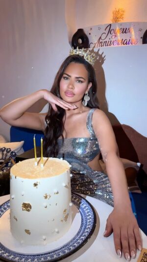 Inès Lee Instagram - 1er mai : happy birthday to me team taureau ♉️ 🥳🎂👸🏻🥰#birthday
