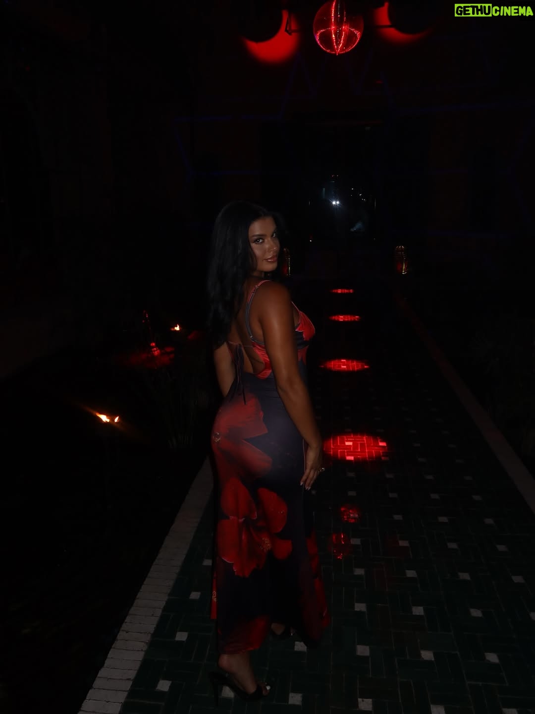 Inès Sberro - 6.6K Likes - 📍@palaisjadmahal 🌹