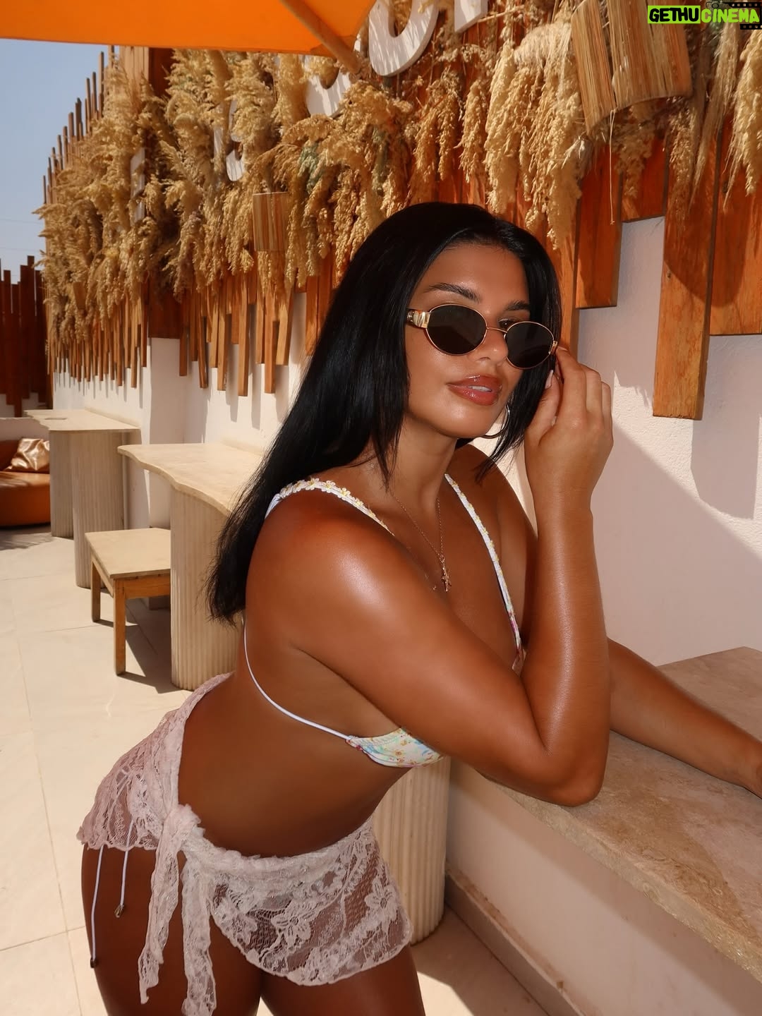 Inès Sberro - 2.9K Likes - 🧡 girl’s day in @cafedelmarkech 👯‍♀️