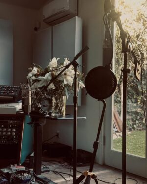 Ingrid Andress Instagram - i re-emerged into society in March. took a look around. decided it wasn’t for me. then got back to writing more music. can’t wait to show you the song babies I’ve been making. so soon. xx