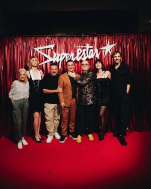 Ingrid García Jonsson Instagram - Qué fantasía la presentación de #Superestar y qué bien está compartirlo con ese repartazo

Gracias a todos los que vinisteis
El 18 de Julio es ya mismo. Qué nervios 😁