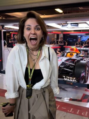 Irina Chesnokova Instagram - I first attended @f1 here in Abu Dhabi 3 years ago and immediately became a fan. 
@abudhabievents thank you for inviting me🥰
@lando @mclaren congratulations 😍

Впервые попала на @f1 несколько лет назад именно тут, в Абу-Даби. И с тех пор я страшный фанат! 
Спасибо @abudhabievents за приглашение! 
Спасибо @lando и @mclaren за победу!

@visitabudhabi @experienceabudhabi