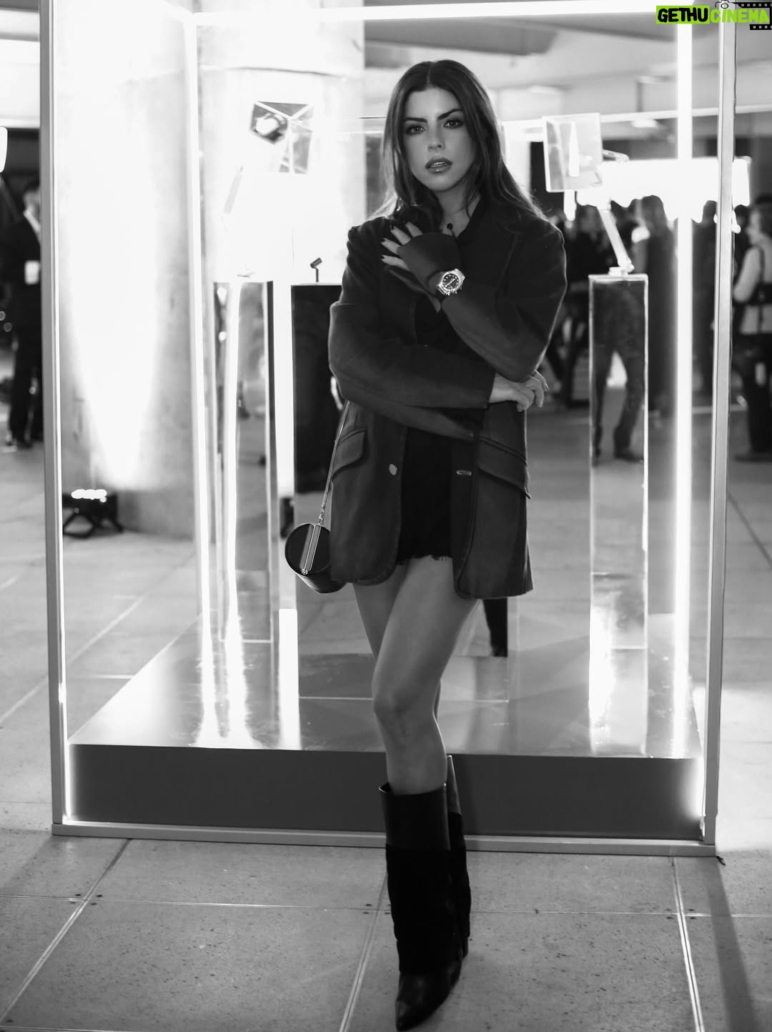 Isabel Burr - 2.3K Likes - @hublot #bigbanganniversary #hublot 

Makeup: @marianaglzmakeup 
Styling: @ottero.mx 
Look: @tiempos.shop 
Bolsa: @jeanpaulgaultier